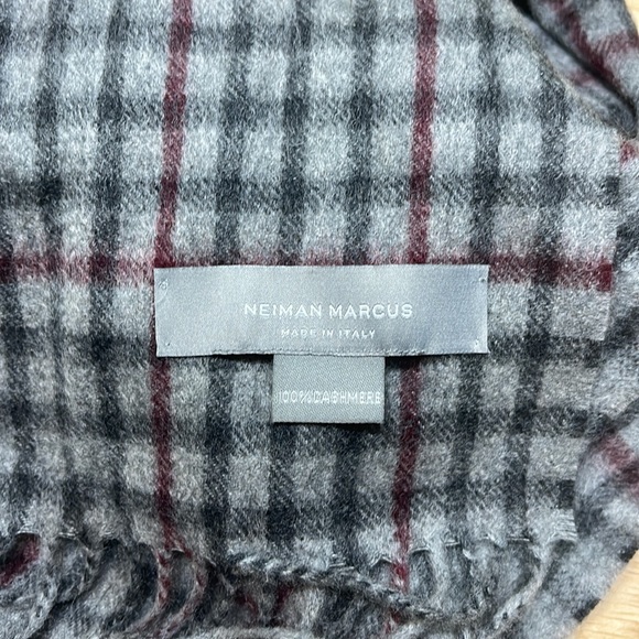 Neiman Marcus cashmere scarf - Picture 2 of 2